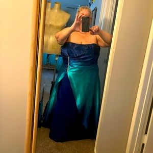DEB BLUE/GREEN SPARKLE GOWN